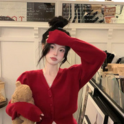2023春秋性感v领针织衫女红色复古灯笼，袖浣熊绒修身毛衣开衫