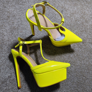 15cm柠檬黄色漆皮长尖头防水台凉鞋模特走秀高跟鞋，小众厚底细跟