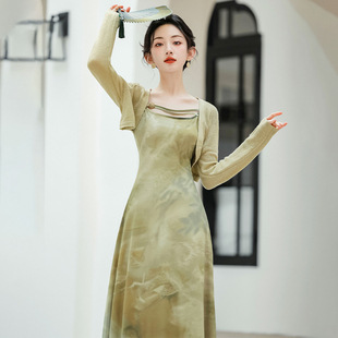 新中式国风高级感水墨晕染气质吊带，绿色连衣裙2024女春秋套装