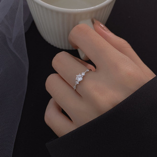 韩款六爪仿钻戒镀925银戒指小众设计级感轻奢七夕礼物送女友求婚