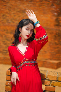 沙滩裙女海边度假超仙大红色旅行拍照绵绸连衣裙民族风沙漠红裙夏