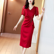 红色新娘礼服连衣裙女2025年春夏新款高档名媛气质收腰V领中长款