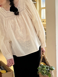 Bergere乔亚女士品牌定织 古典精致绣花细边蕾丝拼接方领衬衫