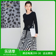 umisky优美世界商场同款春季时尚，几何条纹两件套连衣裙si1d1035