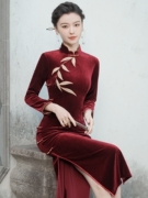 丝绒旗袍长袖2024年中年妈妈大码弹力长款日常可穿暗红色秋款
