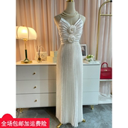 夏白色(夏白色)吊带连衣裙高级感气质，显白收腰长款百褶海边度假旅游仙女裙