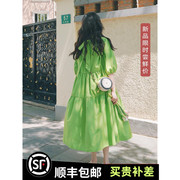 绿色森系泡泡袖连衣裙，女夏小众设计2024法式仙女气质系带长裙