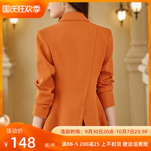 橙色西装外套女职业装，春秋设计感今年流行时尚休闲后开叉西服套装