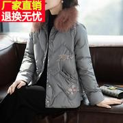 妈妈冬装羽绒服带毛领40岁50中老年女洋气秋冬白鸭绒保暖外套