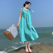 度假风系带露肩吊带连衣裙女夏季湖蓝色宽松腰海边沙滩背心长裙