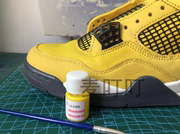 球鞋定制DIY AJ4 电母黑黄灰黄麂皮 篮球鞋掉色补漆喷涂手绘黄色