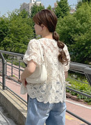 日本DHOLIC4月甜美泡泡短袖圆领透视花纹蕾丝衫1647722