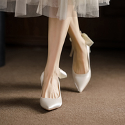 法式绸缎单鞋女日常可穿白色，伴娘新娘配婚纱婚鞋细跟成人礼高跟鞋