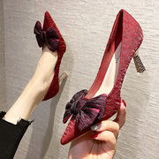 婚鞋秀禾婚纱中式红色高跟鞋女2023年春季尖头细跟蝴蝶结单鞋