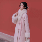 新中式粉红色毛领盘扣毛呢外套，女2024春季中长款小香风呢子大衣潮