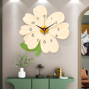 2024餐桌厅奶油风花朵钟表挂钟客厅家用现代简约创意时尚时钟