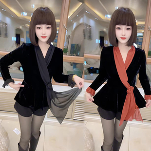 韩版时尚洋气丝绒小衫女2023冬季收腰显瘦气质高级感长袖上衣