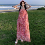 高级感粉色少女挂脖连衣裙夏度假风旅游拍照吊带碎花裙海边沙滩裙