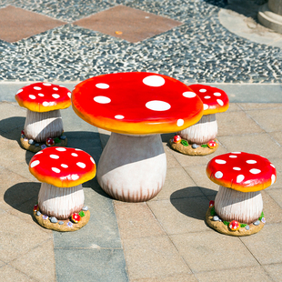 户外花园装饰庭院布置树脂仿真蘑菇，桌椅创意幼儿园草地玻璃钢摆件