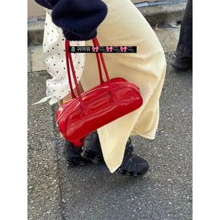 包包女2024韩版小众复古红色，单肩包时尚漆皮，手提腋下包法棍包