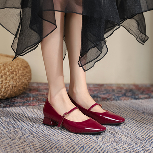 法式玛丽珍鞋小皮鞋一字带单鞋，复古红色漆皮粗跟女鞋方头伴娘婚鞋