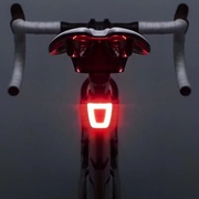 美利达通用头盔尾灯自行车灯夜骑警示灯USB充电高亮防水骑行装备