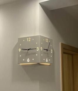北欧客厅双面时钟挂钟家用时尚简约创意免打孔静音钟转角拐角钟表