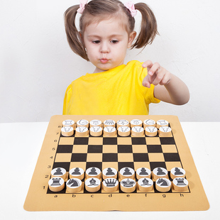 大号儿童木制卡通版双面款，中国象棋和国际象棋，益智亲子互动玩具棋
