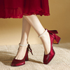 法式红色高跟鞋女粗跟秀禾新娘，婚鞋高级感一字带珍珠秋季绸缎单鞋