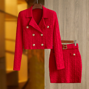 2022大红色西装领回纹上衣，金属扣头腰带包臀短裙时尚两件套裙套装