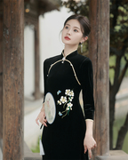 黑色旗袍女秋冬长袖2023年轻款高端气质改良高级感丝绒连衣裙