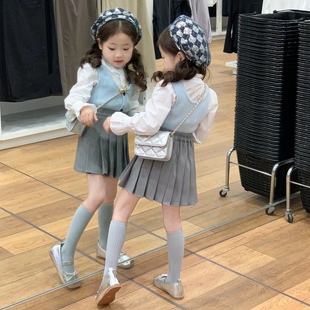 童装2024春季女童设计感花边领衬衫，+韩系针织马甲百褶裙套装