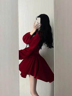 红色丝绒连衣裙2023年女秋冬新年圣诞小礼服气质女神高端裙子