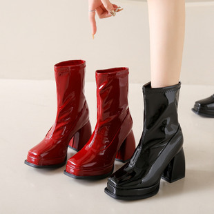 马丁靴女2023年春秋季网红小众高级漆皮短靴，粗跟超高跟瘦瘦靴