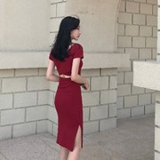 红色连衣裙夏季2024赫本风气质显瘦修身针织法式小黑裙高级感
