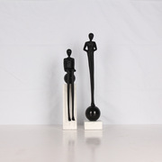定制现代抽象雕塑铸铁人物摆件样板房售楼部软装饰品创意长腿人物
