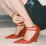 包头凉鞋红色尖头坡跟高跟鞋，女2024春豹纹时装，性感玛丽珍单鞋