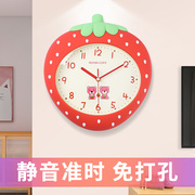 草莓创意超静音挂钟客厅挂墙时钟家用时尚2023免打孔卡通钟表