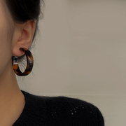 韩国气质个性亚克力醋酸耳环豹纹c型耳坠网红复古小众设计感耳饰