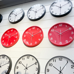 ikea宜家普鲁提红色挂钟，直径28cm黑色时钟，家用简约北欧个性圆形