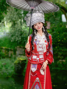 苗族服装女红色么么茶刺绣盛装土家族民族服装舞台走秀摄影写真服