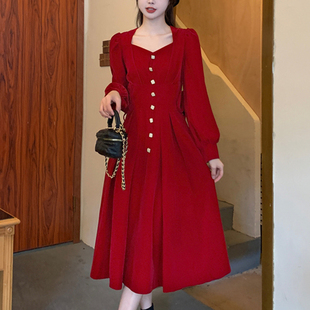 冬季女装2023赫本风法式酒红色金丝绒长袖连衣裙子气质中长款