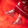 红色婚鞋女坡跟内增高原创珍珠绑带中式秀禾鞋，改良唐风翘头汉服鞋