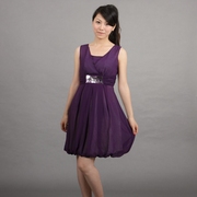 夏季通勤淑女装惊艳紫色，v领无袖吊带高腰，纯百褶皱雪纺连衣裙