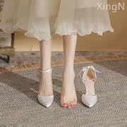 白色高跟鞋女夏细跟尖头中空法式主婚鞋新娘鞋缎面一字带凉鞋气质