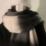 高级感黑白格子大围巾，女冬季百搭韩系毛绒，围脖2024马海毛加厚