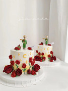 网红拿玫瑰花站立小王子摆件，情景装扮生日蛋糕，装饰甜品台烘焙配件