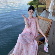 法式粉色碎花无袖挂脖连衣裙女夏季2023宽松气质海边度假长裙