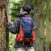 轻量化专业登山包40升爬山运动女徒步双肩包户外背包男款旅行轻便