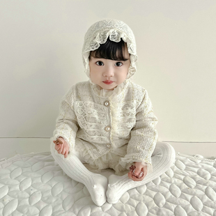女童婴儿宝宝小童春秋冬装，白色名媛风套装洋气，时髦外套短裤两件套